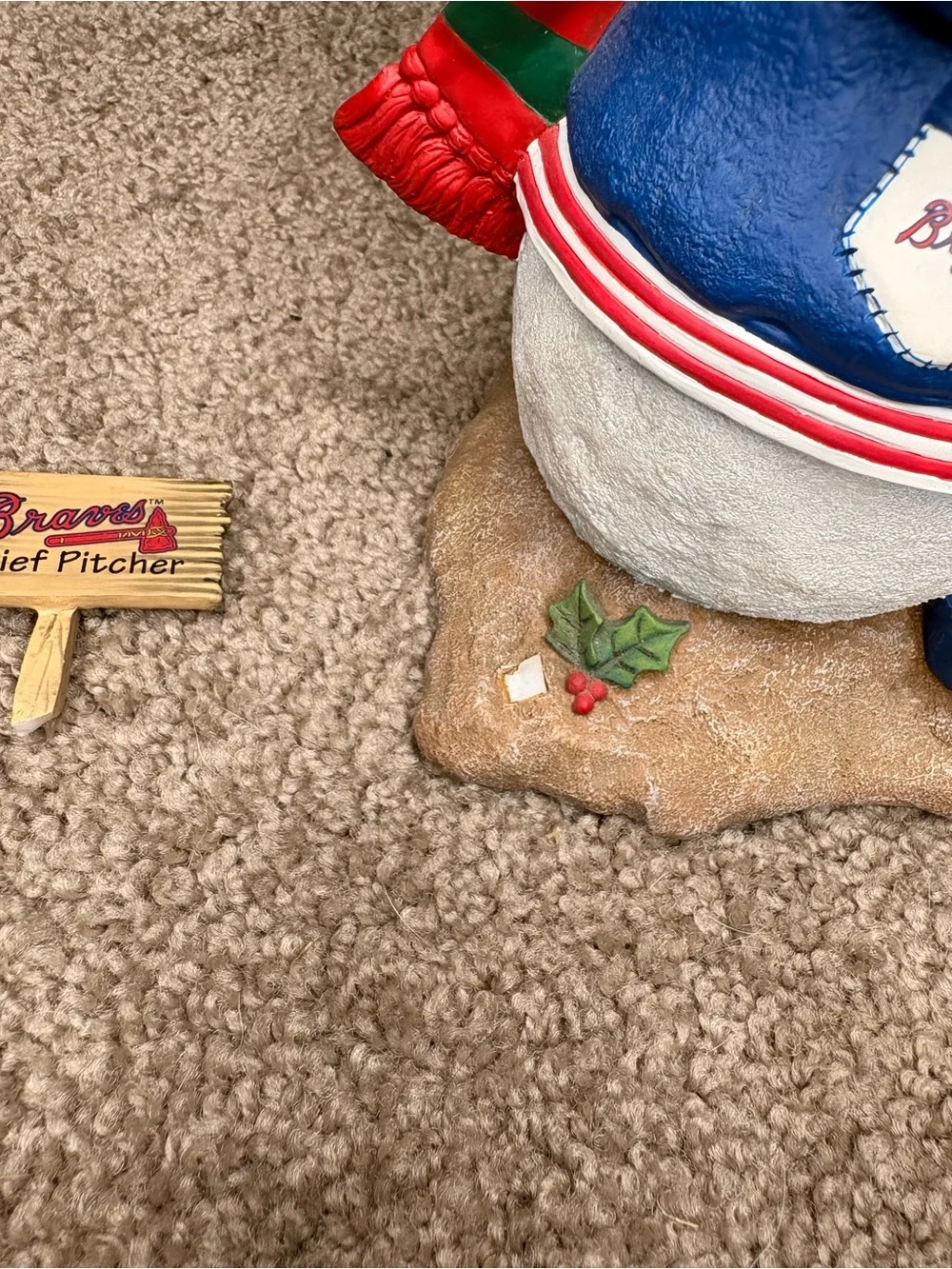2001 Danbury Mint Atlanta Braves Snowman Relief Pitcher Christmas Figurine